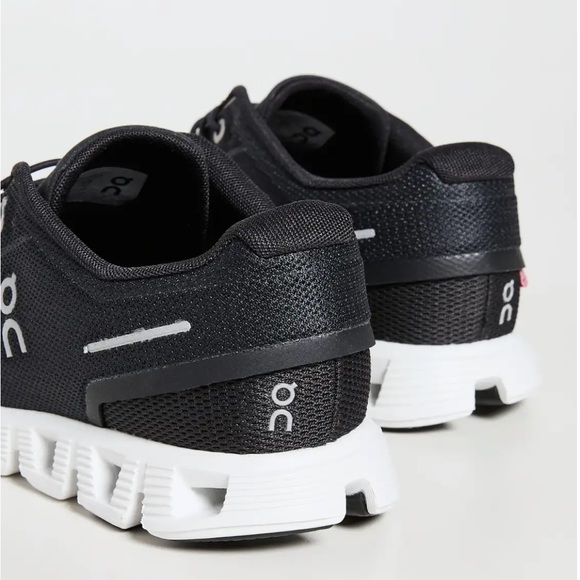 On Cloud 5 Sneakers in Black /white men size  12 gently used - Picture 3 of 16